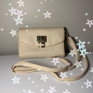 Adorable Cream Colored Purse ✨👜